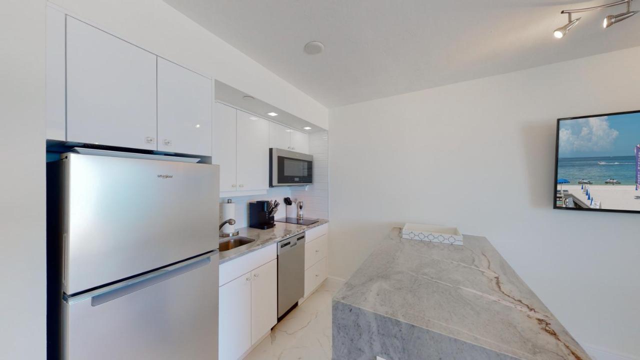 Totally Renovated Beachfront Condo At Apollo! Marco Island Dış mekan fotoğraf